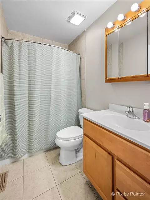 Bath - 640 Ash St, Algonquin, IL 60102 photo 1 of 3