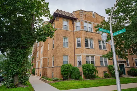 2306 W Jarvis St #1, Chicago, IL 60645