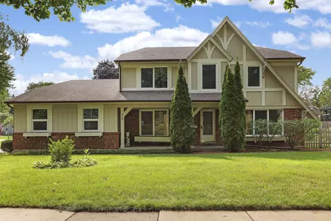 713 Dawes St, Libertyville, IL 60048