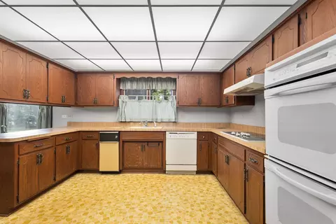 Kitchen - 3400 Parthenon Way, Olympia Fields, IL 60461 photo 1 of 3