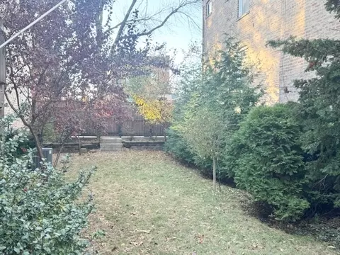 3307 S Lowe Ave, Chicago, IL 60616