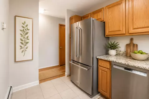 Kitchen - 573 Fairway View Dr #1B, Wheeling, IL 60090 photo 2 of 2