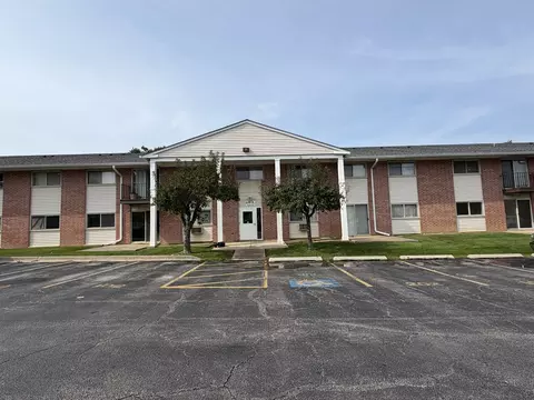 659 E Fullerton Ave #210, Glendale Heights, IL 60139