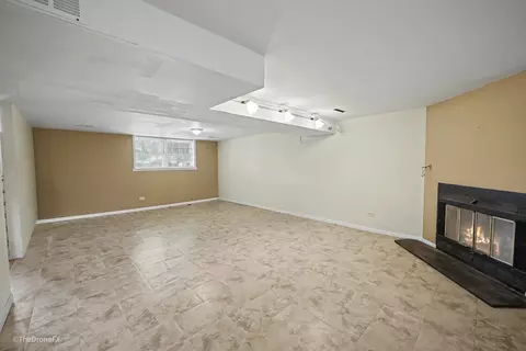 Living - 1120 E Prairie Ave, Wheaton, IL 60187 photo 3 of 5