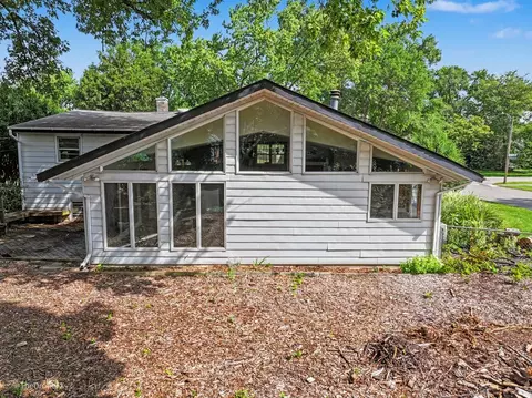 Exterior - 1120 E Prairie Ave, Wheaton, IL 60187 photo 3 of 4