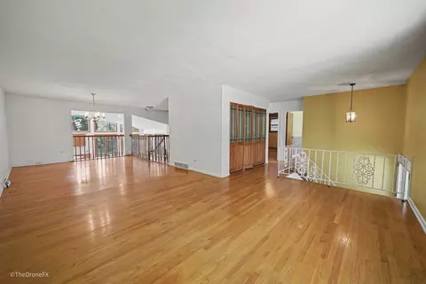 Living - 1120 E Prairie Ave, Wheaton, IL 60187 photo 2 of 5