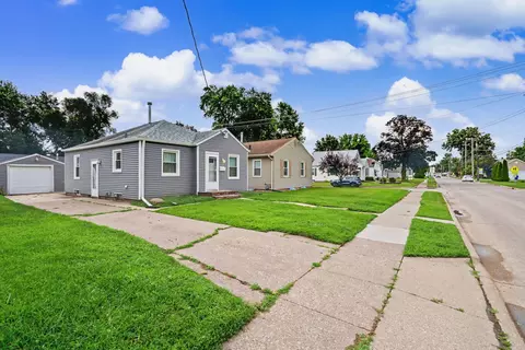 Exterior - 1132 53rd St, Moline, IL 61265 photo 2 of 5