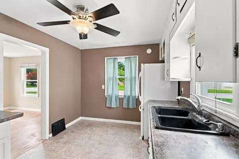 Kitchen - 1132 53rd St, Moline, IL 61265 photo 2 of 3