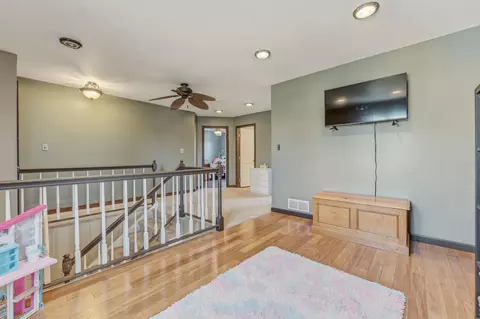 Entry Way - Undisclosed, Mchenry, IL 60050 photo 3 of 4