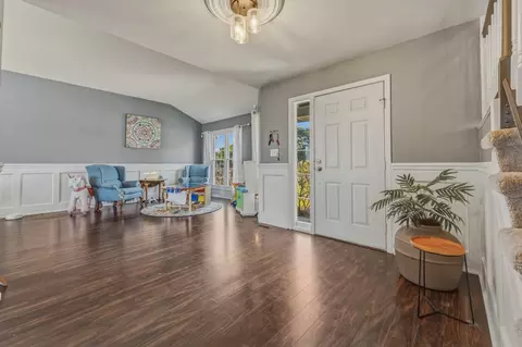Entry Way - Undisclosed, Mchenry, IL 60050 photo 2 of 4