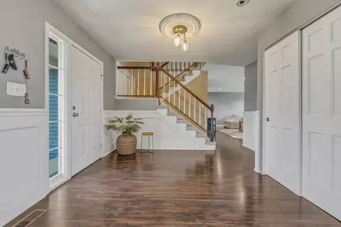 Entry Way - Undisclosed, Mchenry, IL 60050 photo 1 of 4