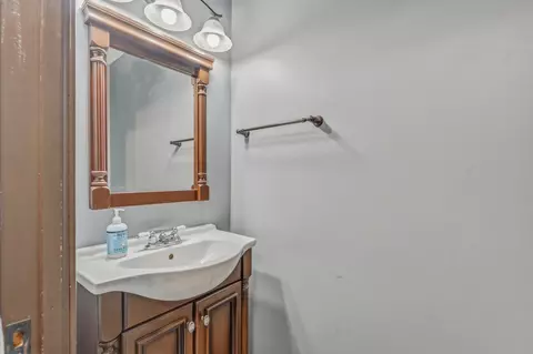 Bath - Undisclosed, Mchenry, IL 60050 photo 1 of 4