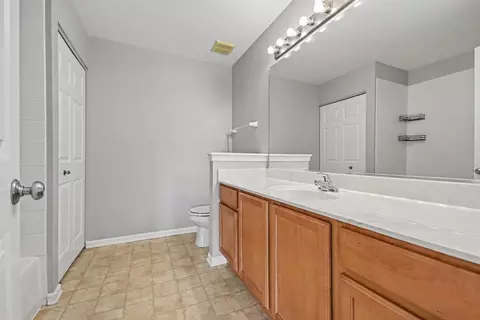 Bath - 2416 Georgetown Cir, Aurora, IL 60503 photo 3 of 3