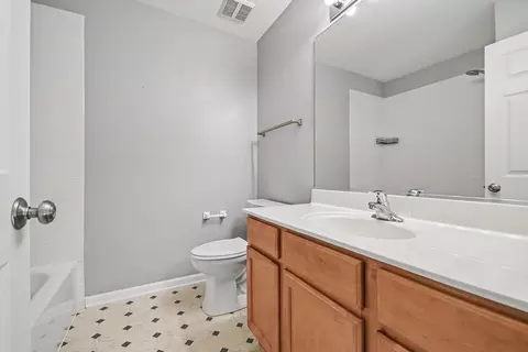 Bath - 2416 Georgetown Cir, Aurora, IL 60503 photo 2 of 3