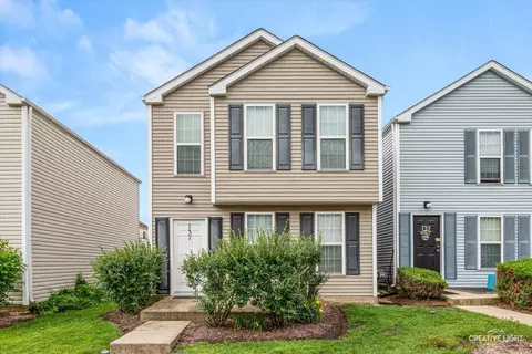 737 Serendipity Dr #737, Aurora, IL 60504