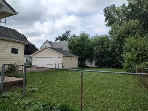 Exterior - 606 E Perry St, Belvidere, IL 61008 photo 2 of 3