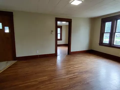 Living - 606 E Perry St, Belvidere, IL 61008 photo 3 of 4