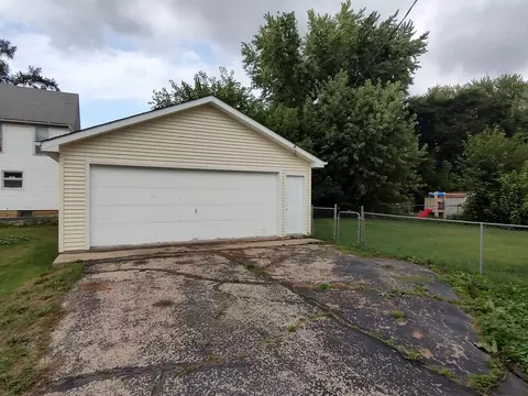 Exterior - 606 E Perry St, Belvidere, IL 61008 photo 3 of 3