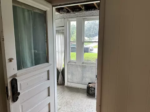 Entry Way - 404 E 9th St, Lockport, IL 60441 photo 1 of 4