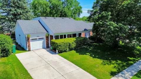680 Indian Spring Ln, Buffalo Grove, IL 60089