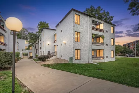 322 W Miner St #1C, Arlington Heights, IL 60005
