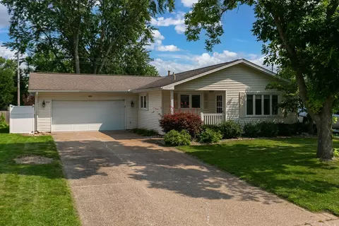 475 32nd Ave, East Moline, IL 61244