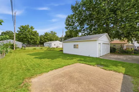 Exterior - 819 E 3rd Ave, Milan, IL 61264 photo 2 of 4