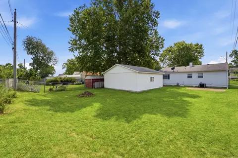 Exterior - 819 E 3rd Ave, Milan, IL 61264 photo 3 of 4