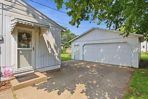 Exterior - 819 E 3rd Ave, Milan, IL 61264 photo 1 of 4