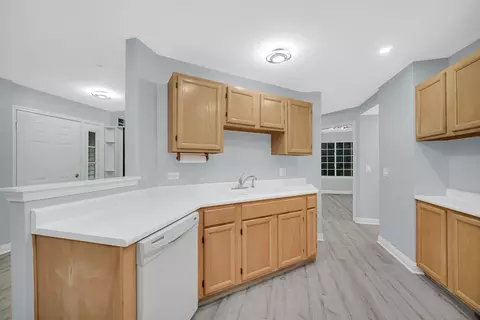 Kitchen - 445 Cromwell Cir #1, Bartlett, IL 60103 photo 2 of 3
