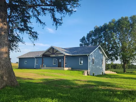 16797 W Barclay Rd, Polo, IL 61064