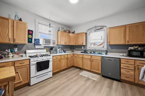 Kitchen - 1118 14th Ave, Moline, IL 61265 photo 1 of 5