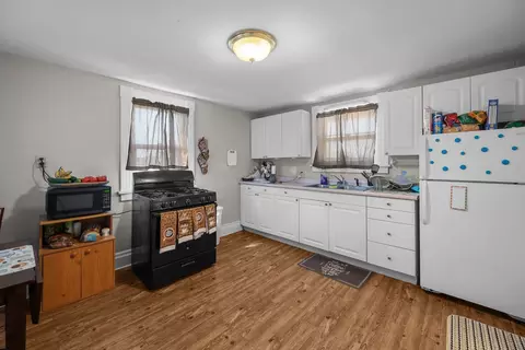 Kitchen - 1118 14th Ave, Moline, IL 61265 photo 4 of 5