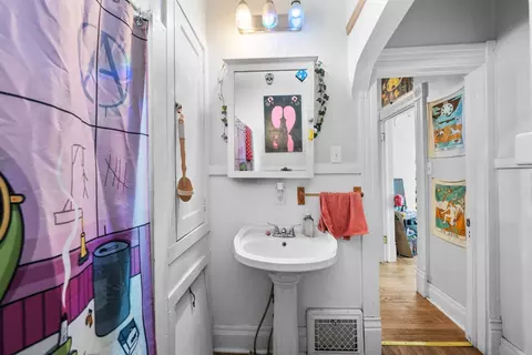 Bath - 1118 14th Ave, Moline, IL 61265 photo 1 of 3