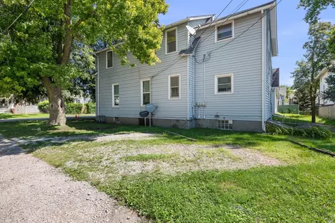 Exterior - 1118 14th Ave, Moline, IL 61265 photo 2 of 5