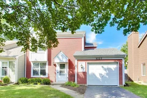 1227 Huntington Dr, Mundelein, IL 60060