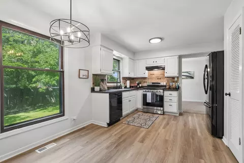 Kitchen - 17618 Stonebridge Dr, Hazel Crest, IL 60429 photo 2 of 2