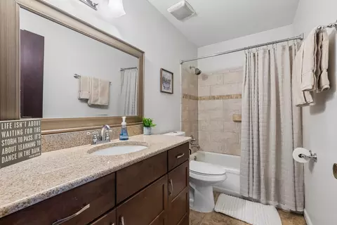 Bath - 17618 Stonebridge Dr, Hazel Crest, IL 60429 photo 3 of 3