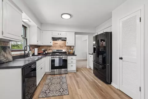 Kitchen - 17618 Stonebridge Dr, Hazel Crest, IL 60429 photo 1 of 2