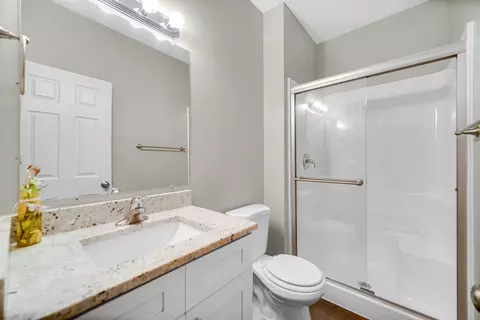 Bath - 13300 Flagg Dr, Plainfield, IL 60585 photo 4 of 4