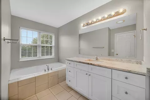 Bath - 13300 Flagg Dr, Plainfield, IL 60585 photo 2 of 4