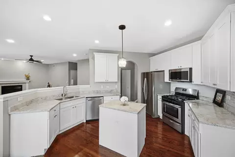 Kitchen - 13300 Flagg Dr, Plainfield, IL 60585 photo 2 of 3