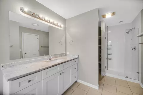 Bath - 13300 Flagg Dr, Plainfield, IL 60585 photo 3 of 4