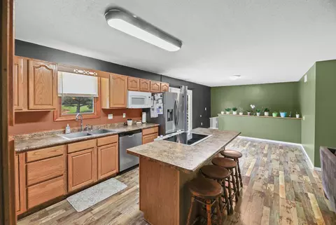 Kitchen - 4568 State Route 161 Ext, Kell, IL 62853 photo 4 of 4