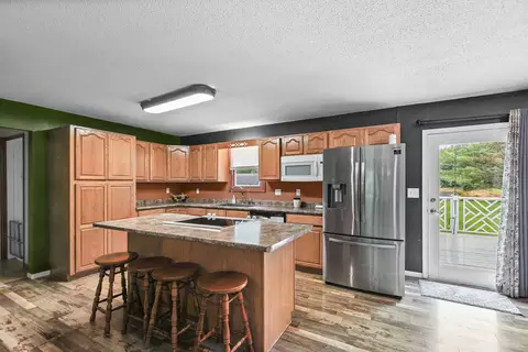 Kitchen - 4568 State Route 161 Ext, Kell, IL 62853 photo 2 of 4