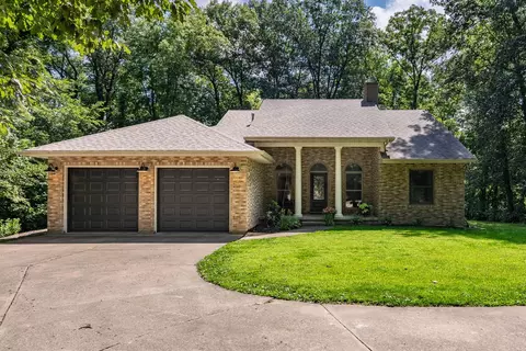 2247 Bentwood Dr, Muscatine, IA 52761