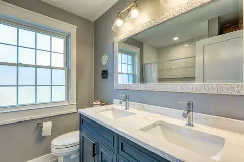 Bath - 1645 Forest Dr, Glenview, IL 60025 photo 2 of 3