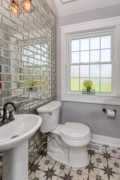 Bath - 1645 Forest Dr, Glenview, IL 60025 photo 3 of 3