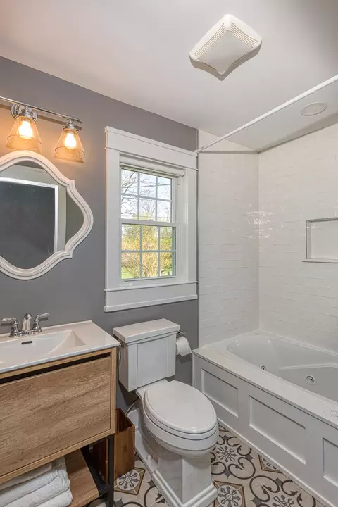 Bath - 1645 Forest Dr, Glenview, IL 60025 photo 1 of 3