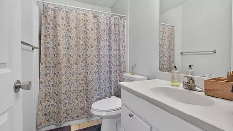 Bath - 2314 Heather Ridge Dr, Normal, IL 61761 photo 5 of 6